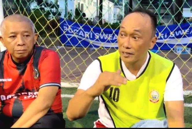 					Pj Gubernur Sulsel Prof Zudan Arif Fakrulloh didampingi Kepala Dinas Pemuda dan Olahraga Provinsi Suherman saat menjelaskan progres pembangunan Stadion Sudiang kepada awak media di Rujab Gubernur (dok)