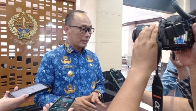 					Pj Gubernur Sulsel Prof Zudan Arif Fakhrulloh saat memberikan tanggapan kepada awak media di Kantor Gubernur (dok.)