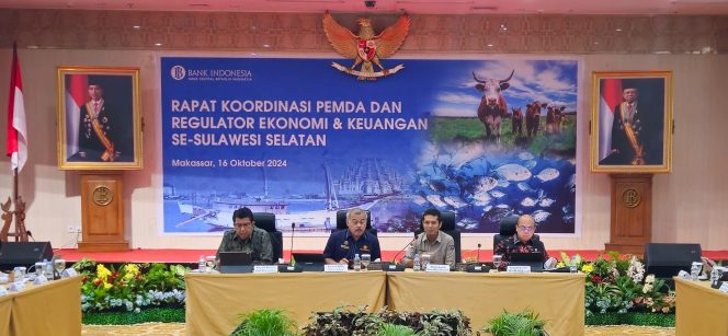 					Kepala OJK Sulselbar Darwisman saat hadiri Rapat Perdana Pemda dan Regulator Ekonomi Keuangan se-Sulsel di Kantor Bank Indonesia (dok)