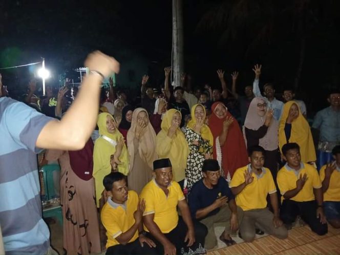 					Mantan Camat Sinjai Tengah, Muh Jufri saat Mendampingi Andi Kartini dalam Kampanye Dialogis. (dok: ist)