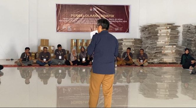 					Pengarahan Ketua KPU Parepare, Awal Tanto Sebelum Dilaksanakan Sorliptung. (dok. Berita.Bews/ Wahyu)