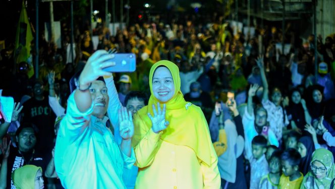 					Andi Kartini dan Muzakkir bersama Ratusan Pendukungnya. (dok: ist/ tim)