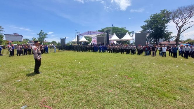 					Apel Gabungan Pelaksanaan Pengamanan Kampanye Akbar yang Dipimpin Kabag Ops Polres Sinjai, Kompol Sunyoto. (dok: Ist/ Humas)