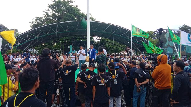 					Ribuan Pendukung ANH-TQ Padati Lapangan Andi Makkasau Parepare. (dok: Berita.News/ Wahyu)