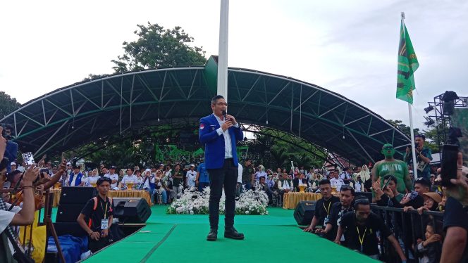 					Pasha Ungu Saat Sampaikan Orasi Politiknya di Kampanye Akbar Paslon ANH-TQ. (dok: Berita.News/ Wahyu)