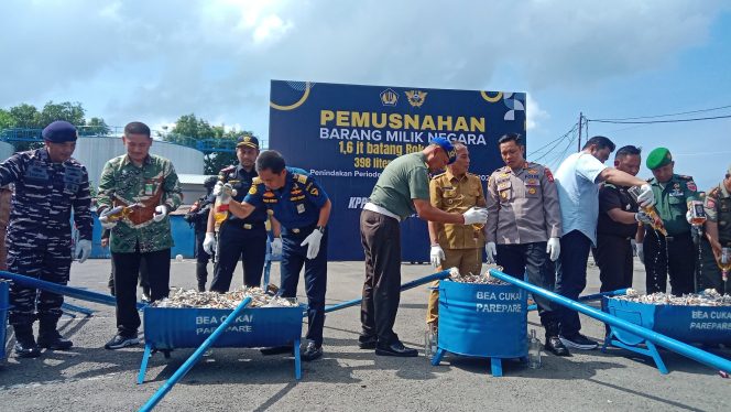 					Proses Pemusnahan Barang Ilegal. (Dok: Berita.News/ Wahyu)
