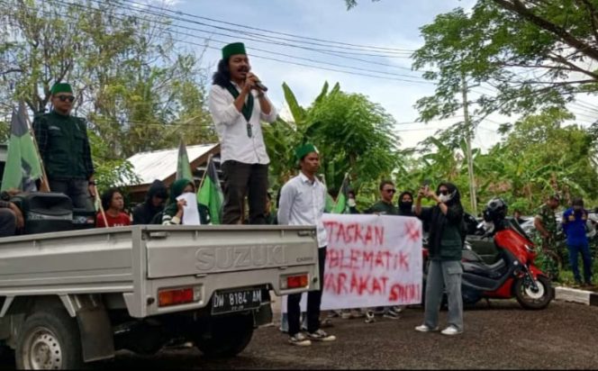 					HMI-MPO Demo di Kantor DPRD Sinjai. (Dok: Ist)