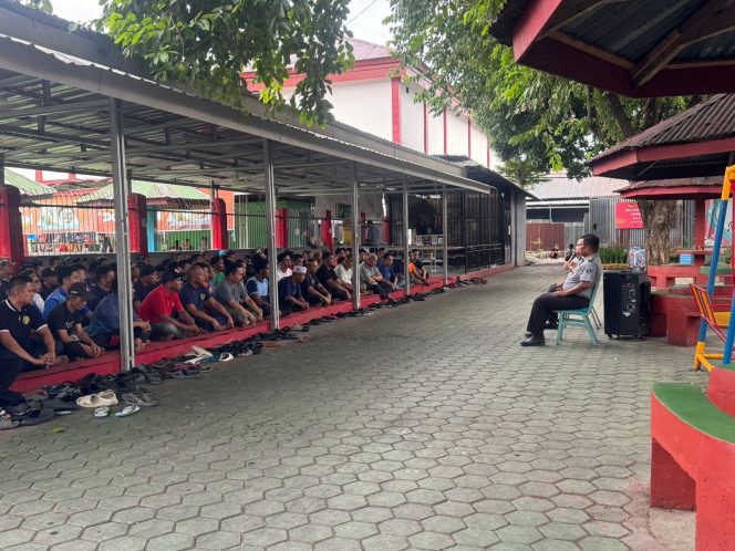 					Implementasikan 13 Program Menteri ImiPas, Kalapas Makassar Briefing bersama WBP