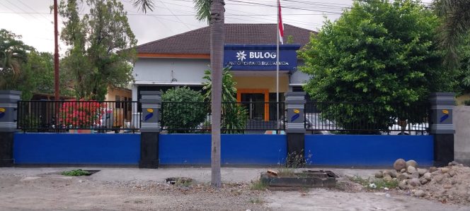 					Kantor Cabang Bulog Bulukumba. (Dok: Ist)