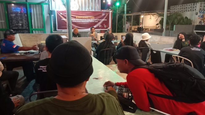					KPU Parepare Konferensi Pers Pasca Pemungutan dan Perhitungan Suara di TPS. (Dok: Berita.News/ Wahyu)