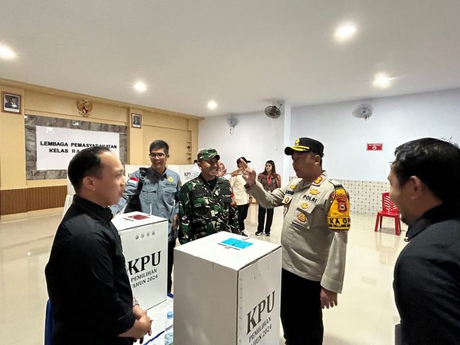 					Forkopimda Kunjungi TPS Lokasi Khusus di Lapas Bulukumba. (Dok: Ist)