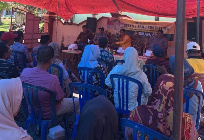 					Anggota DPRD Bulukumba Fraksi Golkar, Jusman Saat Reses di Kecamatan Kajang. (dok: Ist/ Pribadi)