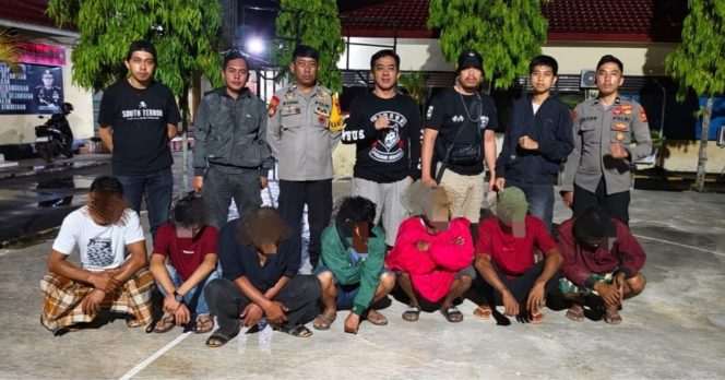 					Tujuh Terduga Pelaku Judi Kartu Domino Diamankan di Mapolres Sinjai. (dok: ist/ humas)