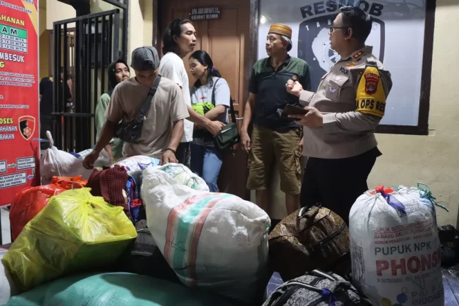 					Satreskrim Polres Tarakan saat Mendatangi Penginapan Warga yang Diduga Korban TPPO. (dok: ist/ Polres Tarakan)