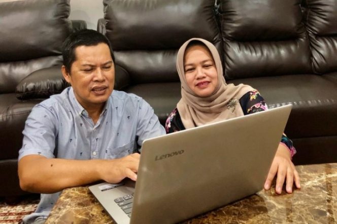 					Hj. Andi Kartini Ottong bersama Suaminya, Ir. Andi Amar. (dok: pribadi)