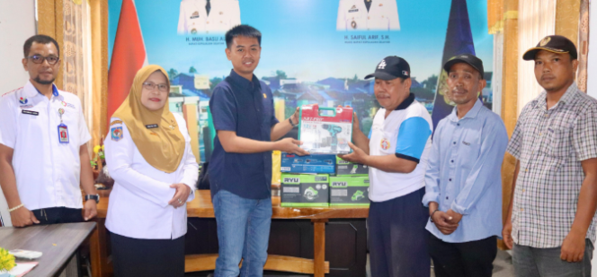 					Aqsa Ramadhan Salurkan 13 Unit Alat Pertukangan, Dorong Inovasi dan Kreasi Usaha Lokal