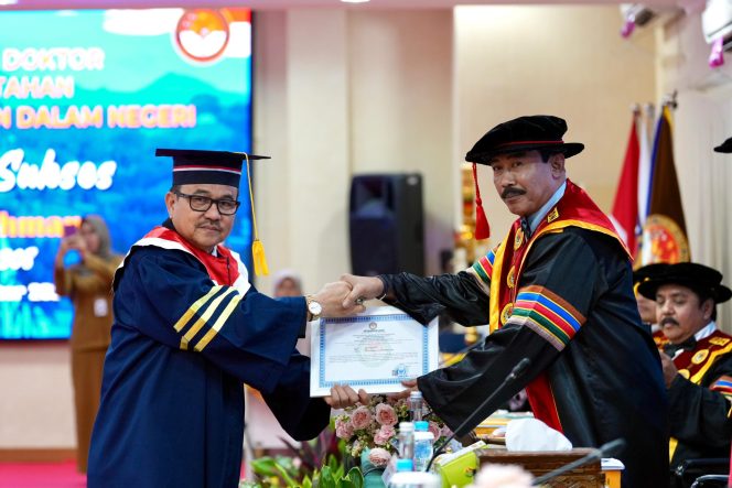 					Jufri Rahman Raih Predikat Cumlaude Gelar Doktor IPDN