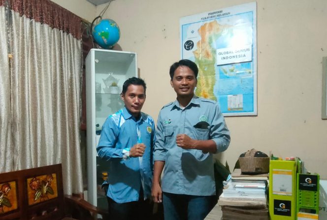 					Sekretaris Wilayah LPEKIN, Askar Al Makassari bersama Pengurus LPEKIN BKPRMI Bulukumba, Halim Amsur. (Dok: Ist/ Pribadi)