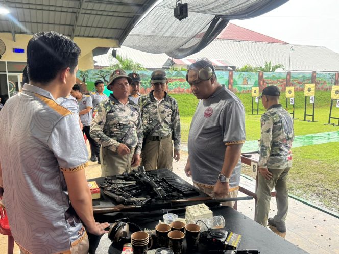 					Bina Fisik dan Mental, Petugas Lapas Makassar Dilatih Menembak