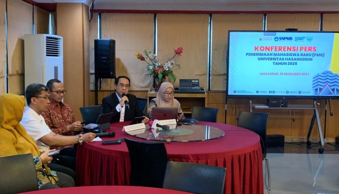 					Rektor UNHAS Prof Jamaluddin Jompa umumkan pendaftaran Penerimaan Mahasiswa Baru (PMB) 2025 (dok.)