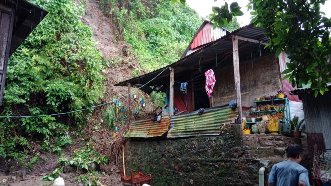 					Rumah Warga Terdampak Tanah Longsor di Cappagalung. (Foto: Berita.News/ Wahyu)