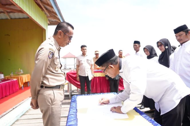 					Penandatanganan Berita Acara Pelantikan Anggota BPD. (Foto: Ist/ Humas)