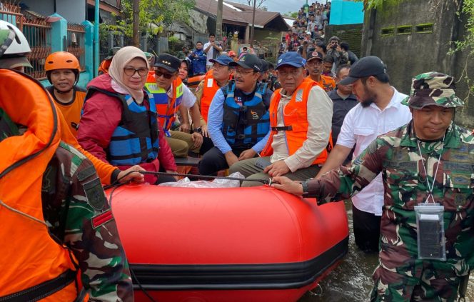 					Mensos RI Bersama Pj Gubernur Sulsel Pantau Banjir Makassar 