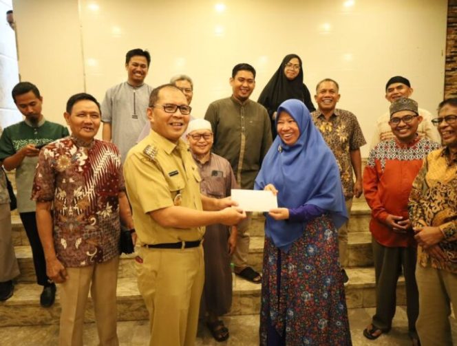 					Perkuatan Keimanan Ummat, Danny Pomanto Lepas 20 Jemaah Umroh Utusan Terbaik Masjid