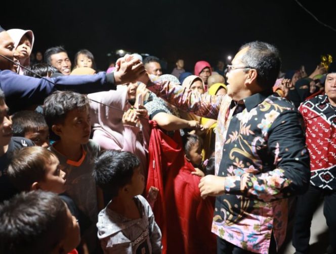 					Danny Pomanto Serap Banyak Aspirasi Warga Pulau Kodingareng di Pesta Rakyat Kecamatan Sangkarrang