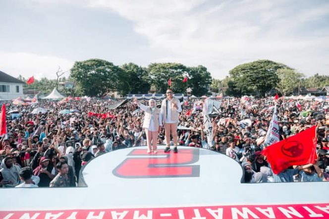 					Kampanye Akbar Pasangan Calon Bupati dan Wakil Bupati Sinjai, Hj. Ratnawati Arif dan Andi Mahyanto Mazda. (Foto: FB/ Gomez