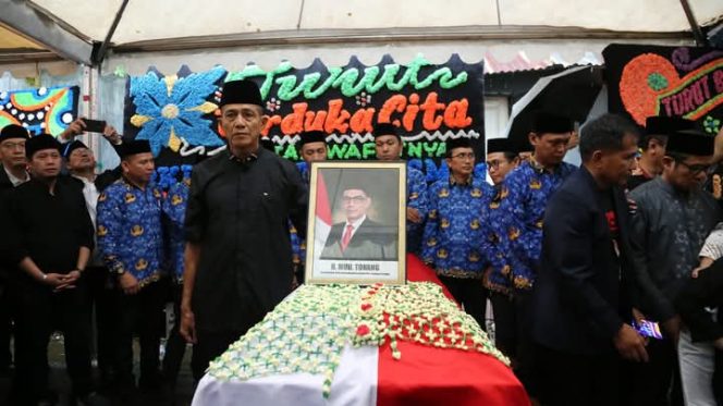 					Pelepasan Jenazah Kepala Kanwil Kemenag Sulsel, Muhammad tonang. (Foto: Ist)