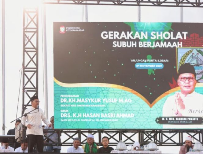 					Kepala Bappeda Makassar Ikut Salat Subuh Berjemaah di Anjungan Losari