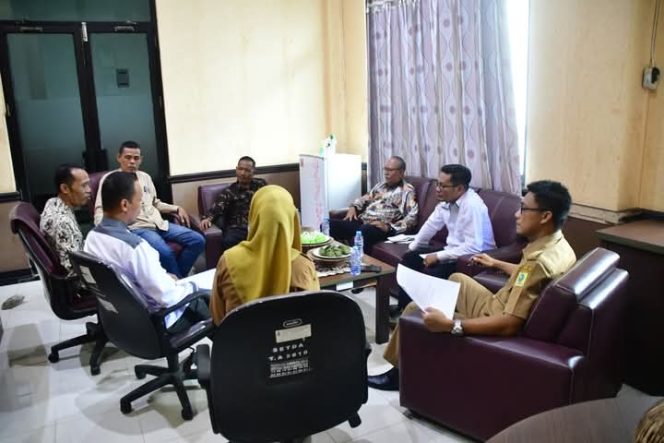 					Pimpinan Baznas yang Baru Temui Asisten Pemerintahan dan Kesejahteraan Rakyat A. Irwansyahrani Yusuf. (Foto: Ist/ Humas)