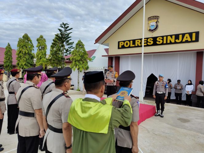 					Pembacaan Sumpah Jabatan Pejabat Baru Polres Sinjai. (Foto: Ist/ Humas)