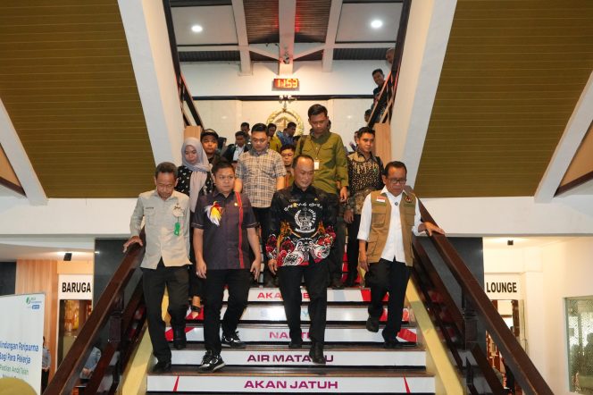 					Menko Pratikno Puji Interior Kantor Gubernur: Foto Yuk, Keren Ini!