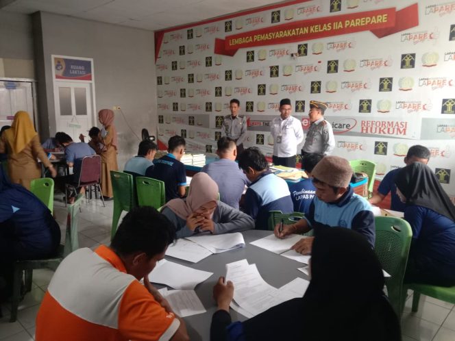 					Ujian Penilaian Akhir Semester (PAS) Ganjil Tahun Ajaran 2024/2025 untuk program pendidikan kesetaraan paket A, B, dan C. (Foto: Ist/ Humas)