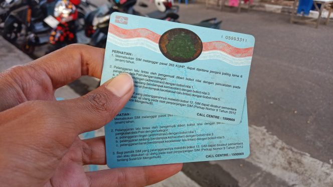 					Surat Izin Mengemudi. (Foto: Berita.News/ Wahyu)