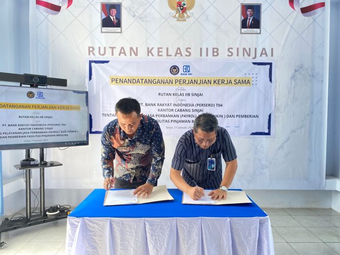 					Penandatanganan Perjanjian Kerja Sama (PKS) Rutan Sinjai dengan BRI Cabang Sinjai. (Foto: Ist/ Humas)