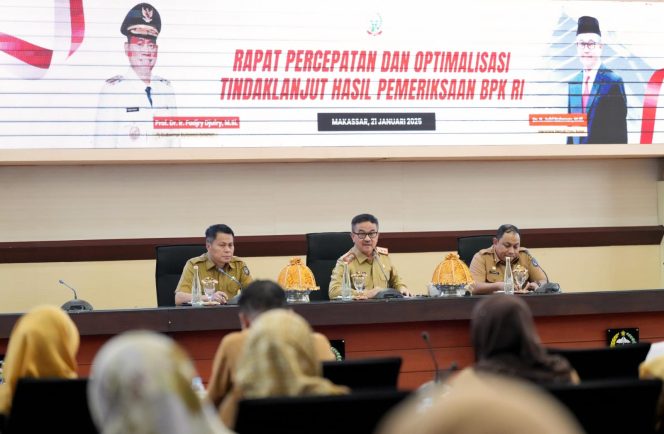 					Sekda Sulsel Jufri Rahman saat memimpin rapat percepatan dan optimalisasi tindak lanjut hasil pemeriksaan BPK (dok.)