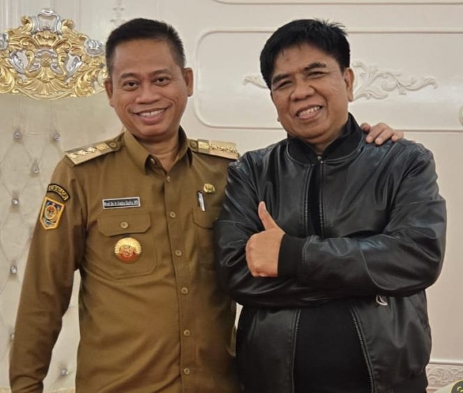 					Sekretaris Panitia Sidang Umum Majelis Umum Himpuni, Salahuddin Alam (kanan) bersama Pj Gubernur Sulsel, Prof Fadjry Djufry. (dok.)