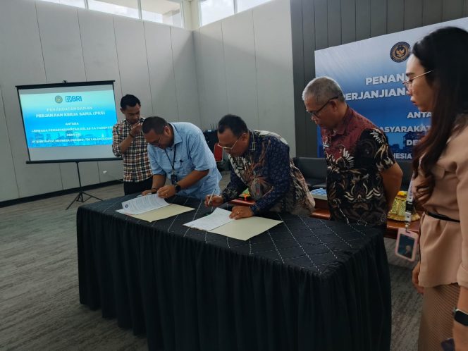 					Pimpinan PT Bank Rakyat Indonesia (BRI) Cabang Parepare menandatangani Perjanjian Kerja Sama dengan Lapas Parepare. (Foto: Ist/ Humas)