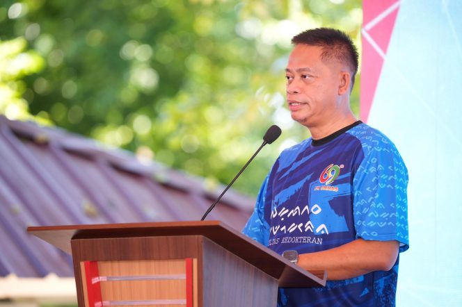 					Pj Gubernur Sulsel, Prof Fadjry Djufri saat menghadiri acara di kebun rambutan milik Mentan Andi Amran Sulaiman di Kabupaten Gowa, Senin (27/1/2025).