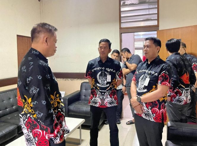 					Pj Gubernur Sulsel Prof Fadjry Djufry saat sambangi Kantor Dinas Energi Sumber Daya Mineral (ESDM) Pemprov (dok).