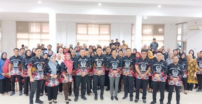 					Pj Gubernur Sulsel Prof Fadjry Djufry saat kunjungan di Kantor Dinas Sosial Provinsi (dok)