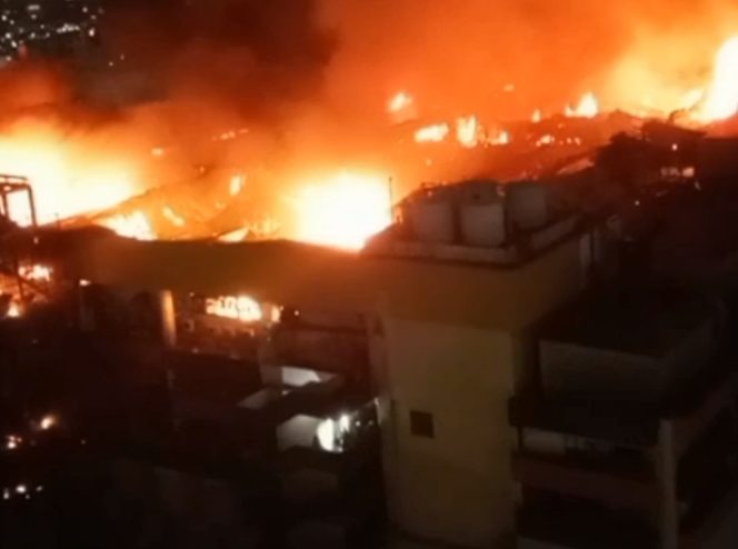 					Penampakan Plaza Glodok saat Alami Kebakaran. (Foto: Ist)