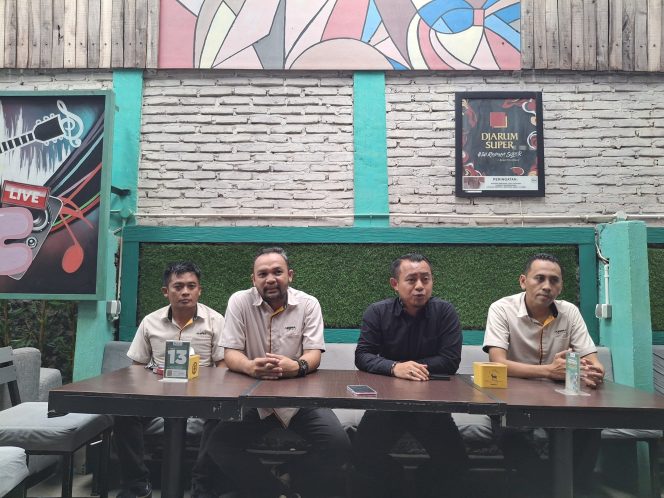 					Kepala Cabang PT Adira Medika Multi Finance Bulukumba bersama Jajaran. (Foto: Berita.News/ Syarif)