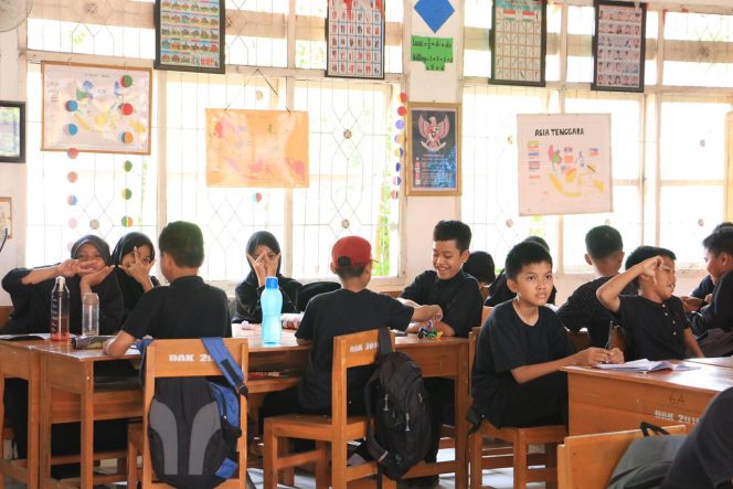 					Siswa Berpakaian Hitam di Sekolah. (Foto: Ist/ Humas)
