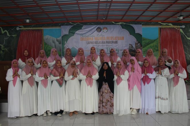 					Pengurus dan Anggota DWP Lapas Parepare. (Foto: Ist/ Humas)