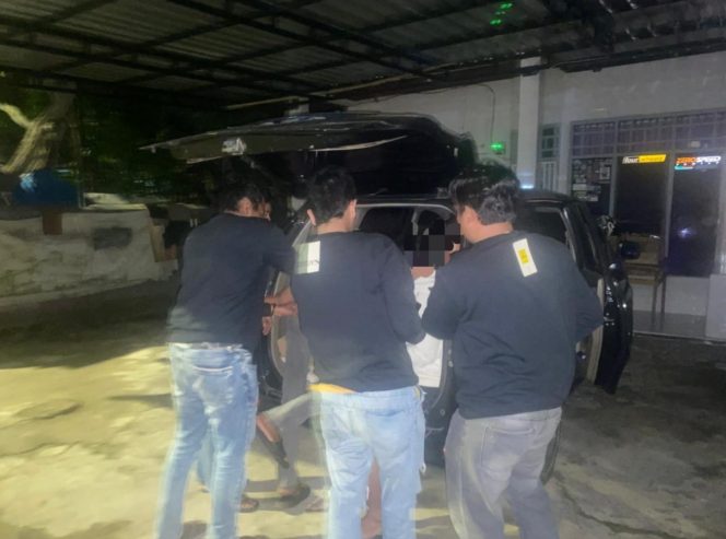 					Terduga Pelaku saat Diamankan Tim Resmob Satreskrim Polres Sinjai. (Foto: Istimewa)