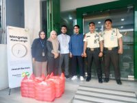 Program Pegadaian Kanwil Makassar berbagi "Mengetuk Pintu Langit" (dok.)